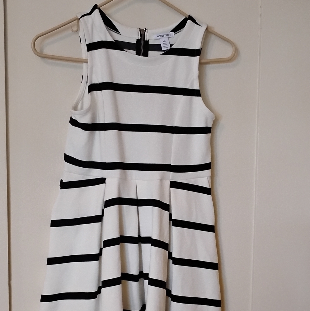 Nordstrom's kids black and white summer dress. size 10/12